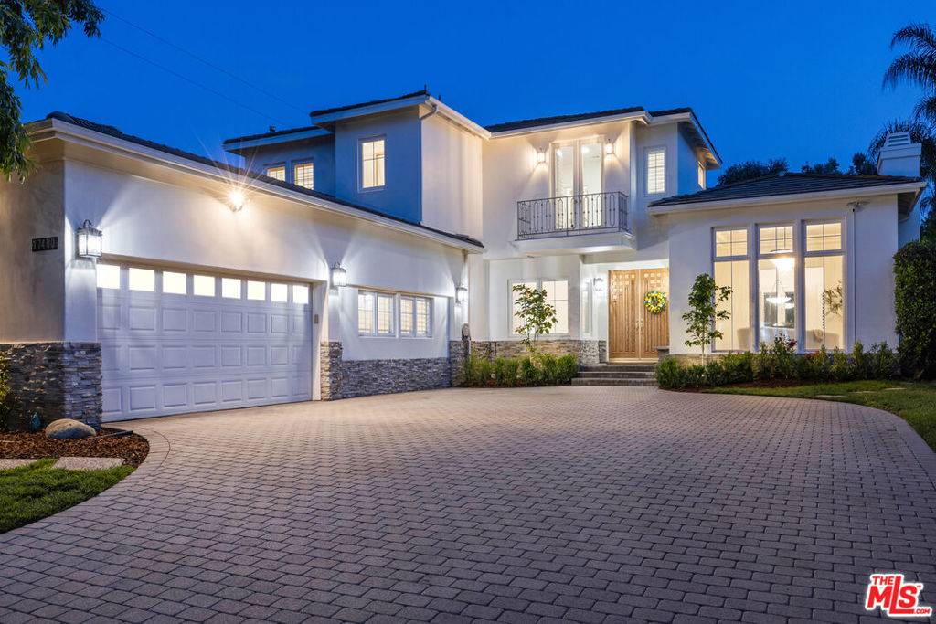 Encino, CA 91316,17400 Oak Creek CT