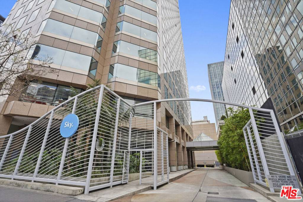 Los Angeles, CA 90017,801 S Grand AVE #1206