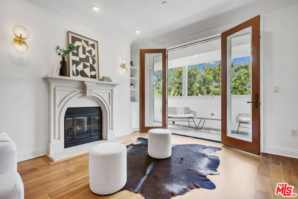 Beverly Hills, CA 90212,261 S Reeves DR #201