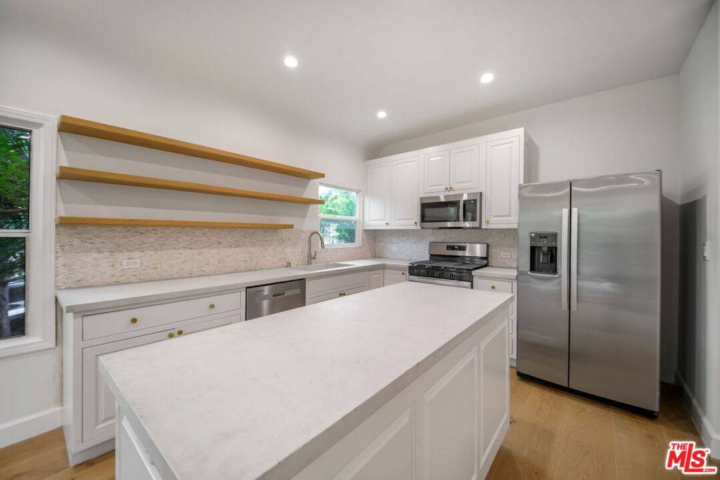 West Hollywood, CA 90048,101 N Clark DR