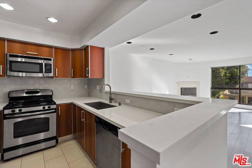 Los Angeles, CA 90025,1518 Federal #407