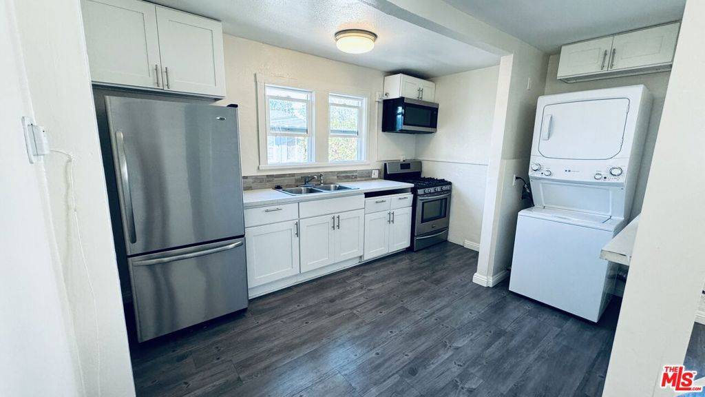 Long Beach, CA 90813,219 1/2 E 10th ST