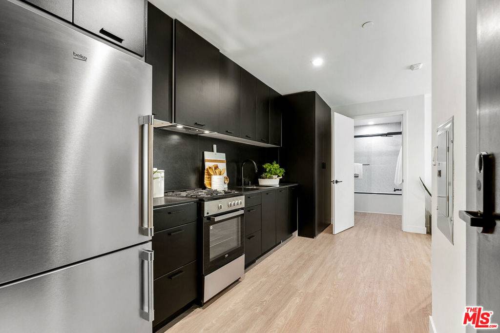 Los Angeles, CA 90034,3667 Keystone AVE #236