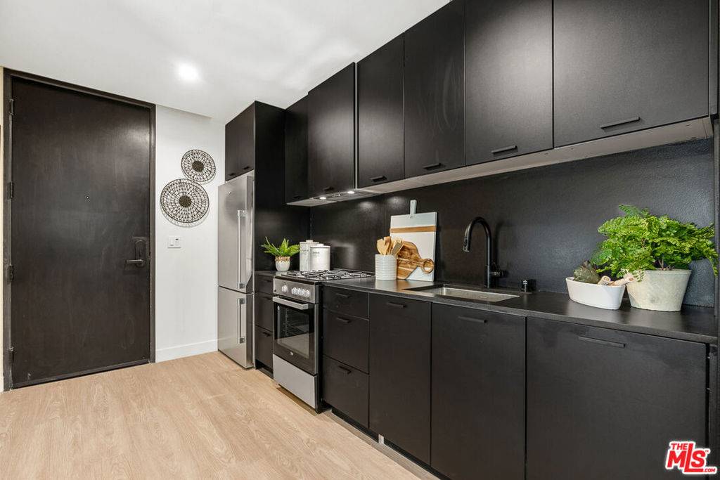 Los Angeles, CA 90034,3667 Keystone AVE #236
