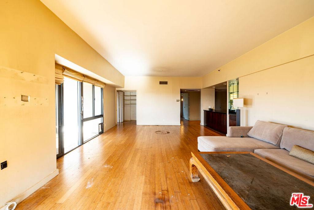 Los Angeles, CA 90024,10445 Wilshire BLVD #904