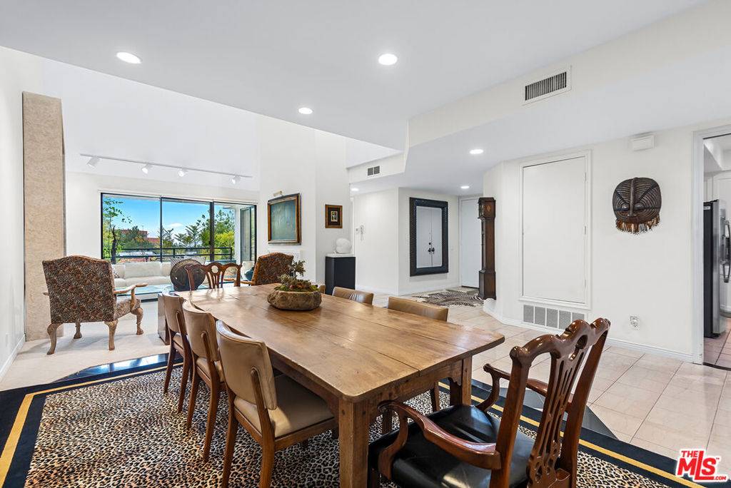 Encino, CA 91436,4744 Park Encino LN #314