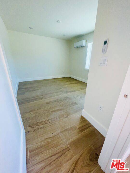 Tujunga, CA 91042,9949 Pinewood AVE #9