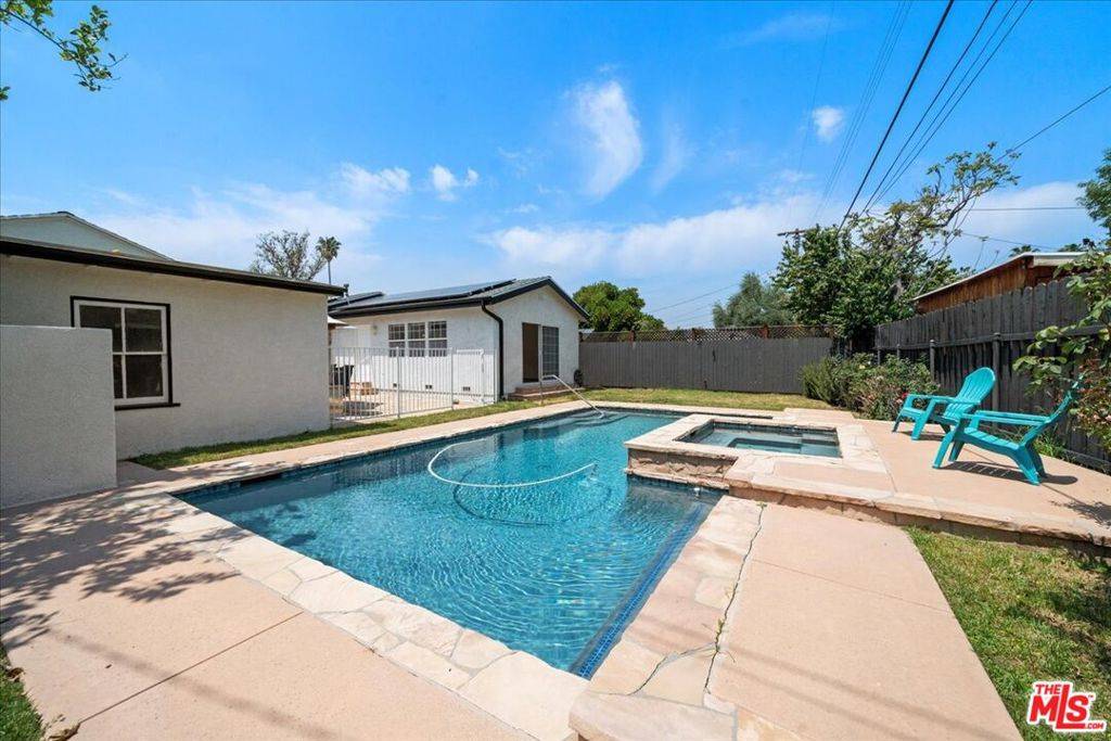 Van Nuys, CA 91406,7644 Oak Park AVE