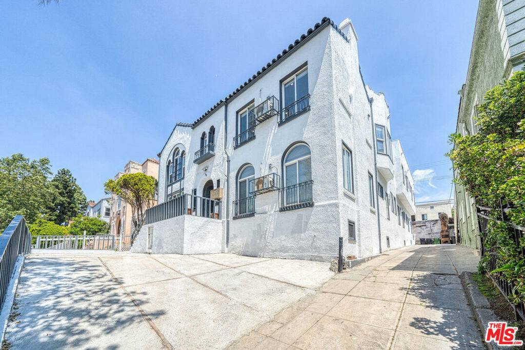 Los Angeles, CA 90004,132 S Kenmore AVE