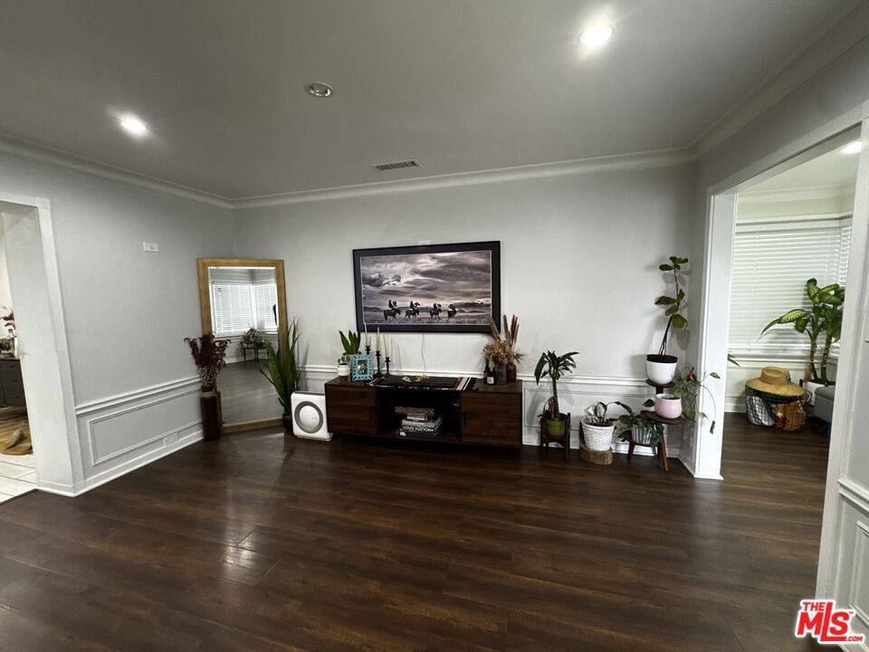 Los Angeles, CA 90004,315 N Hobart BLVD