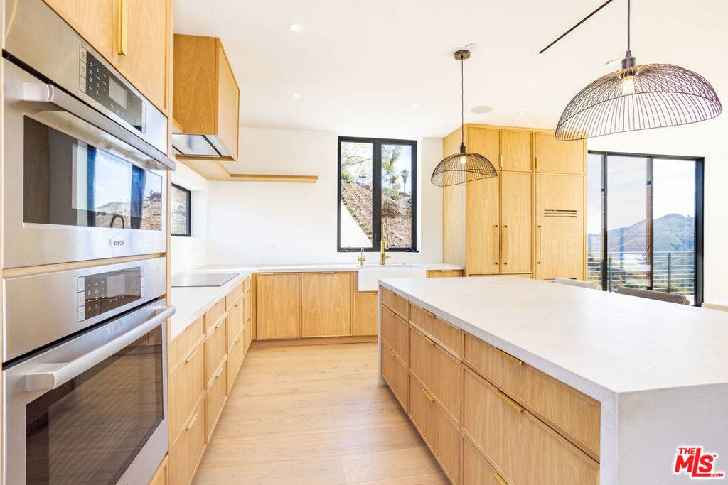 Malibu, CA 90265,32180 Mulholland HWY #1/2