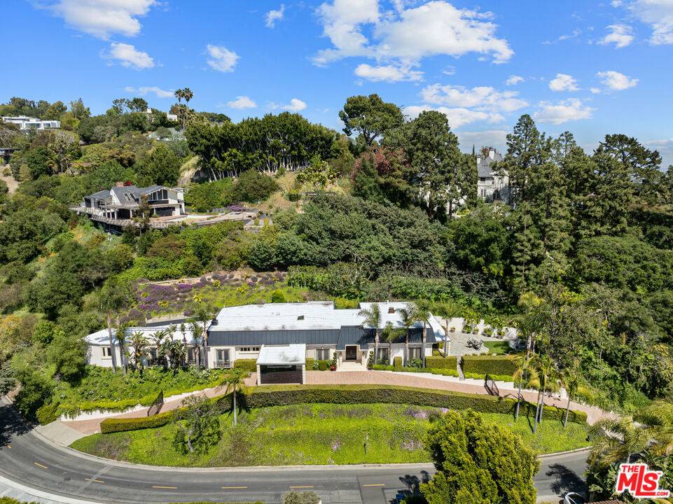 Los Angeles, CA 90077,10825 Chalon RD