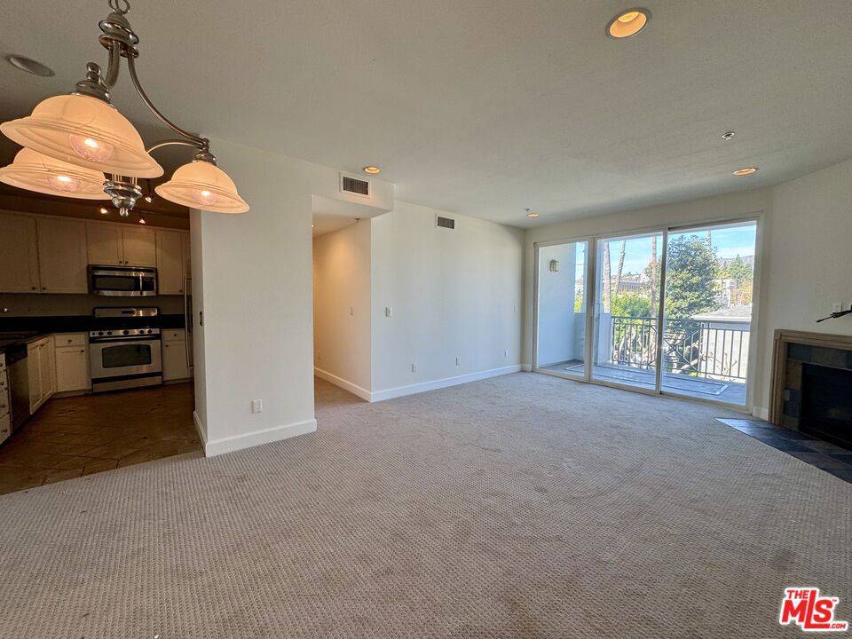 Los Angeles, CA 90028,6038 Carlton WAY #309