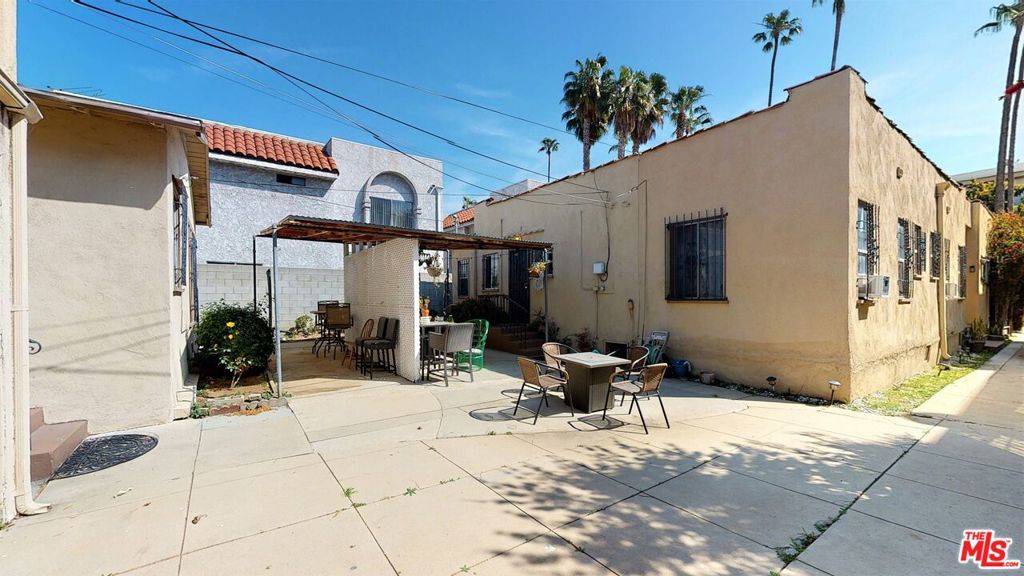 West Hollywood, CA 90046,1029 N Orange Grove AVE