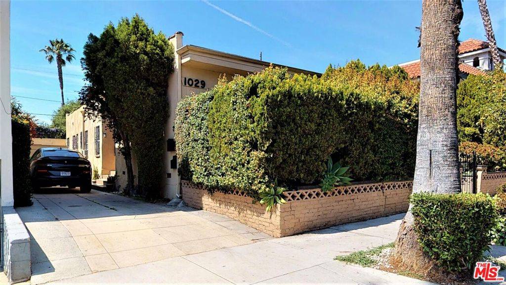 West Hollywood, CA 90046,1029 N Orange Grove AVE