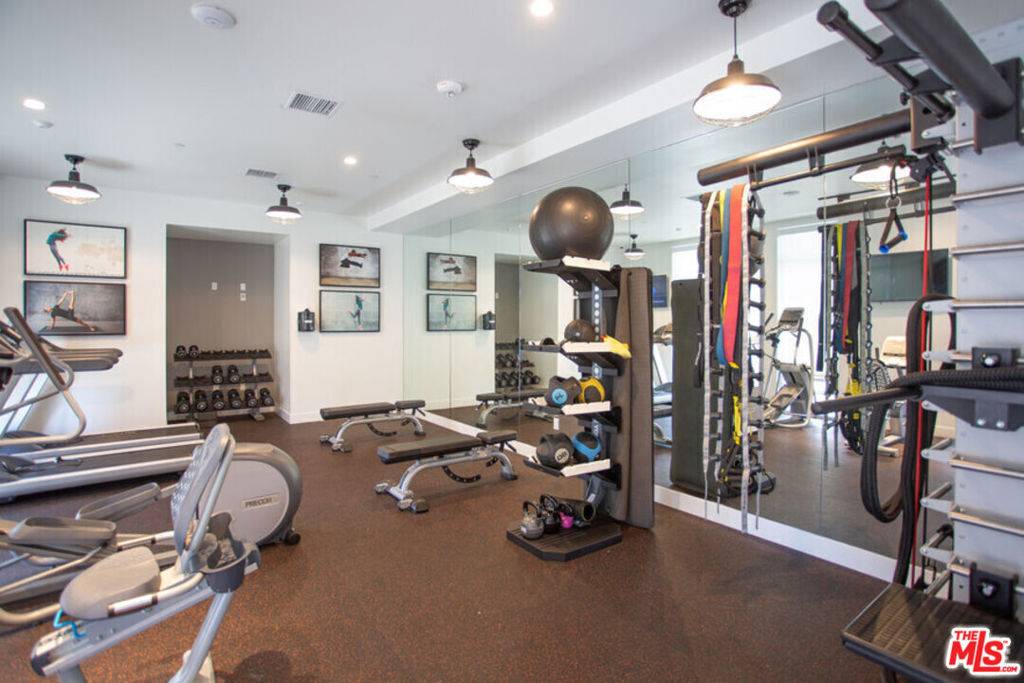 North Hollywood, CA 91601,11405 Chandler BLVD #402