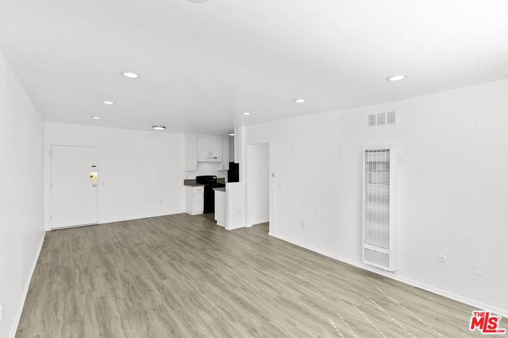 Van Nuys, CA 91406,15314 Gault ST #313