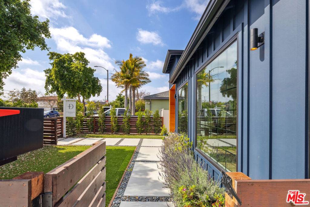 Los Angeles, CA 90066,3976 Mclaughlin AVE