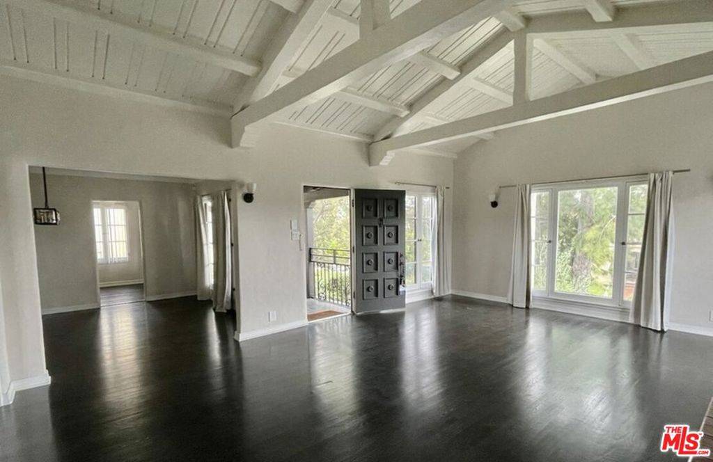 Los Angeles, CA 90048,8329 W 4th Street