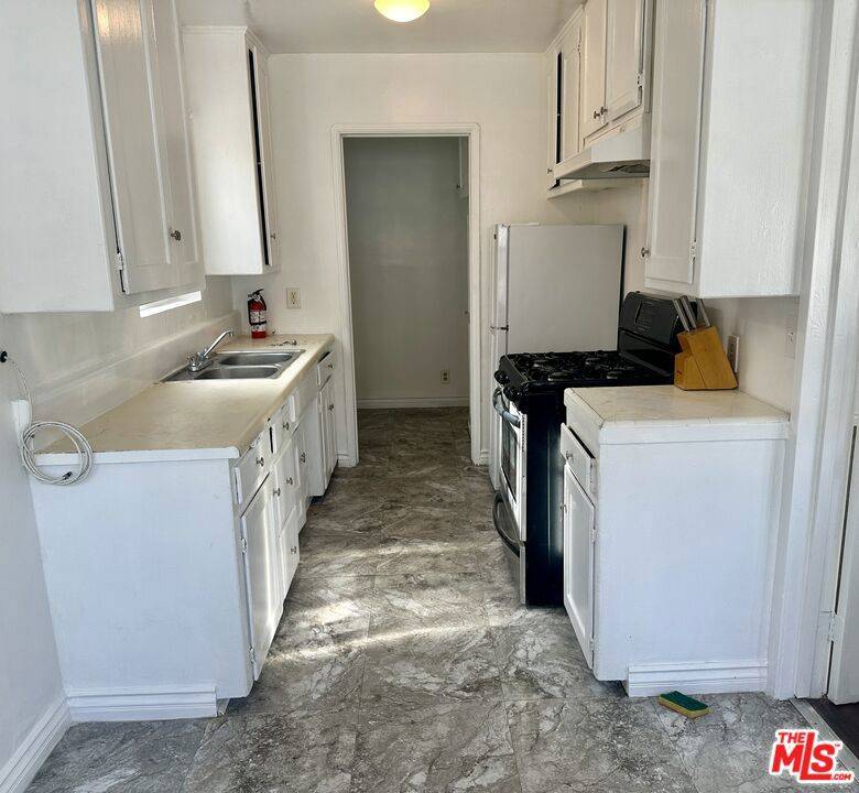 Los Angeles, CA 90043,6607 1/2 Brynhurst AVE