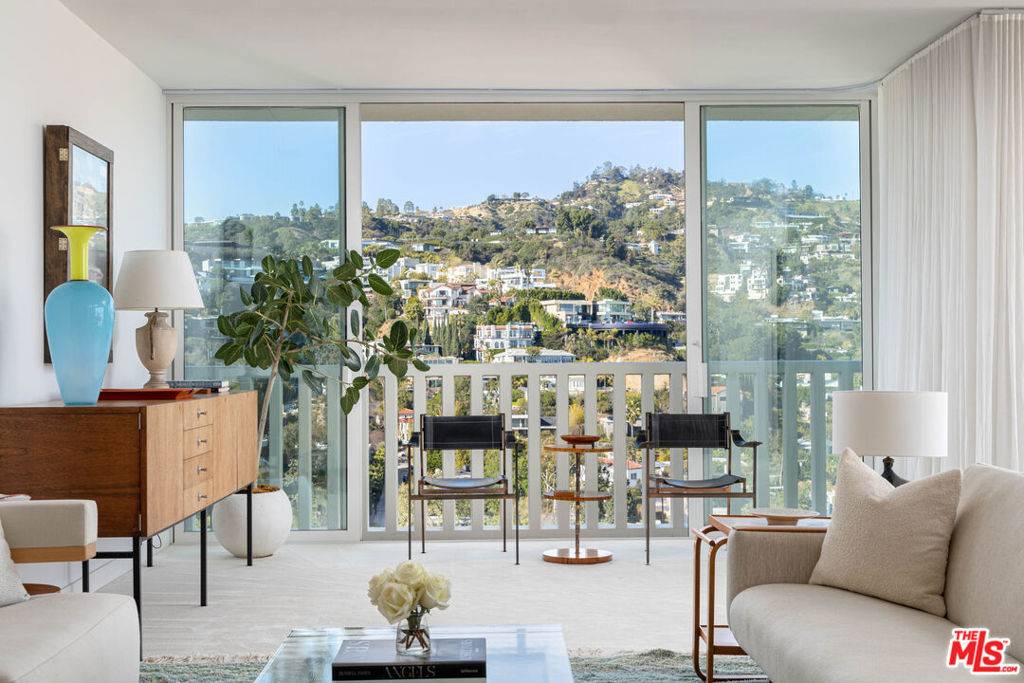 West Hollywood, CA 90069,9255 Doheny RD #2305