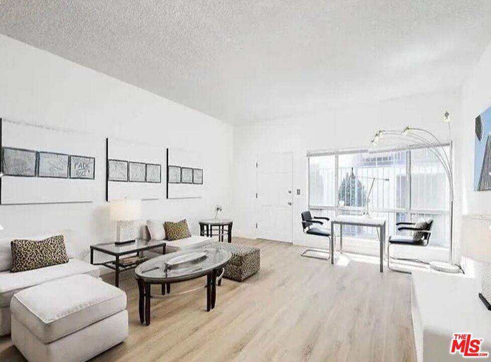 Santa Monica, CA 90403,1119 Lincoln BLVD #2