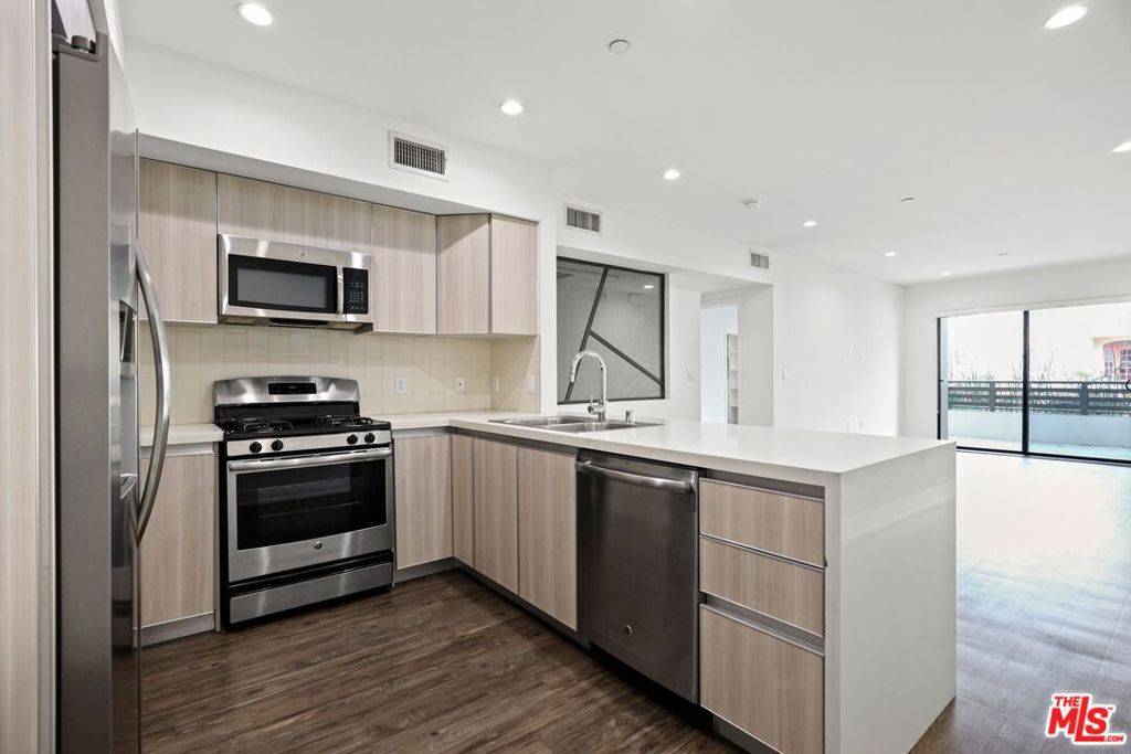 Los Angeles, CA 90048,409 Hayworth #ph8