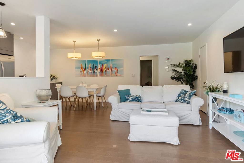 West Hollywood, CA 90046,1233 N Laurel AVE #114