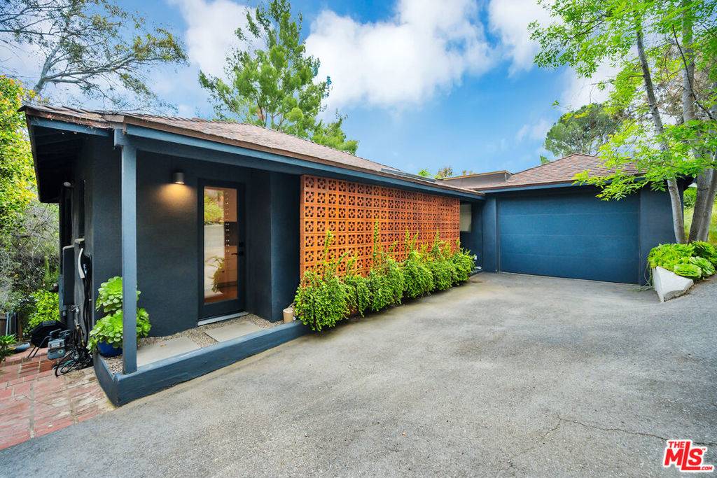 Pasadena, CA 91105,380 Tamarac DR