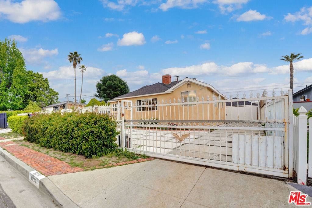 Van Nuys, CA 91411,6230 Peach AVE