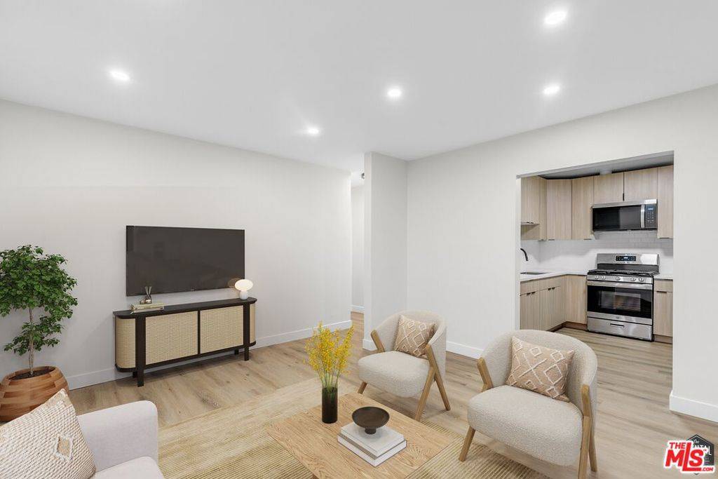 Los Angeles, CA 90025,1333 Barry AVE #3