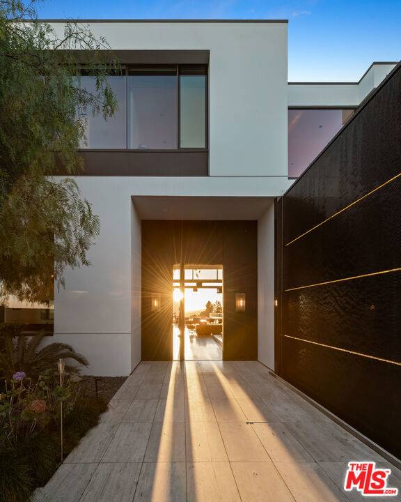Los Angeles, CA 90069,1313 Collingwood PL