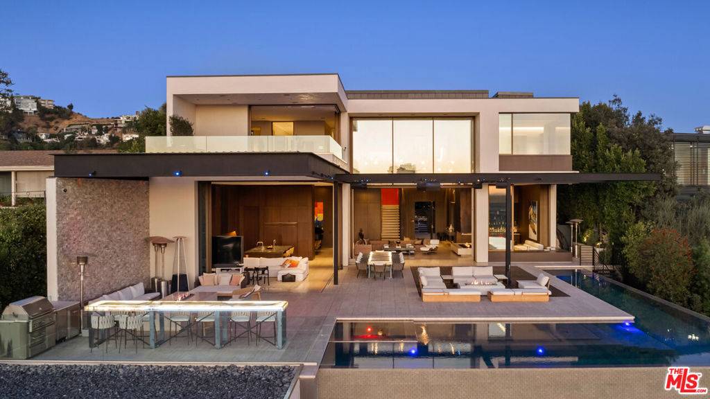 Los Angeles, CA 90069,1313 Collingwood PL