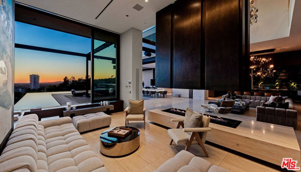 Los Angeles, CA 90069,1313 Collingwood PL