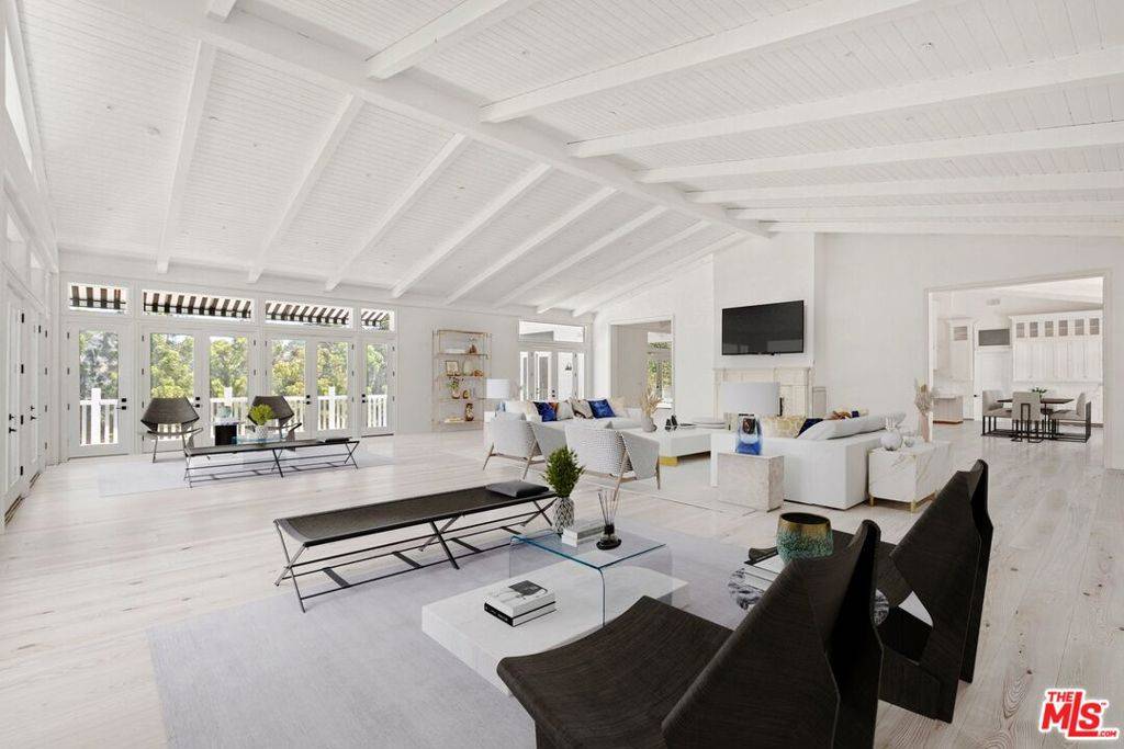 Beverly Hills, CA 90210,9669 Oak Pass RD