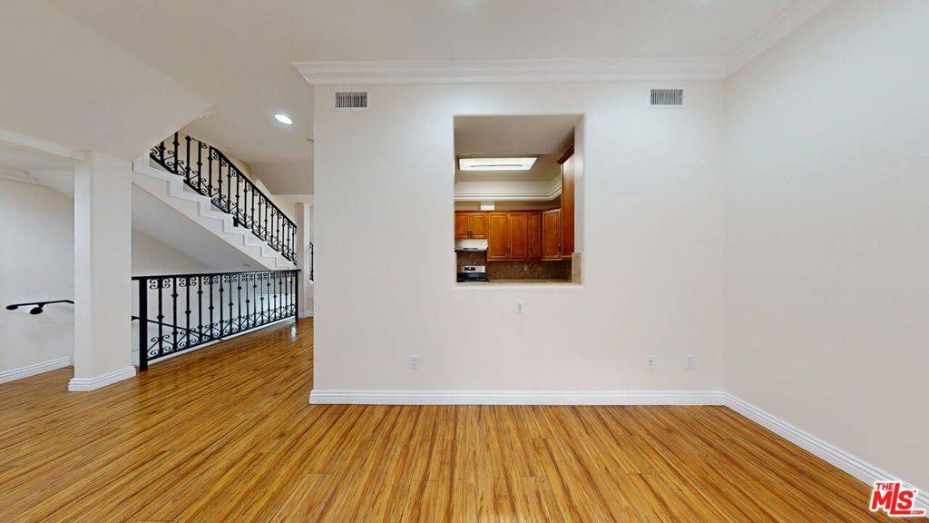Burbank, CA 91506,1027 W Angeleno AVE #108