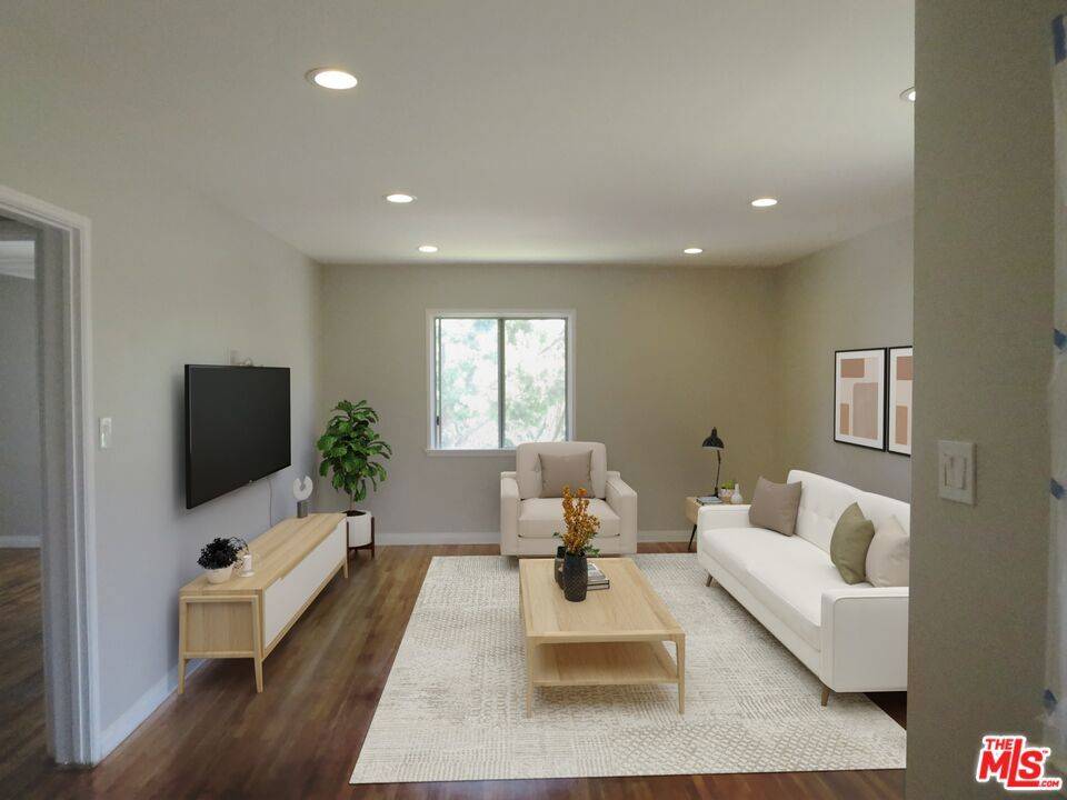 Los Angeles, CA 90016,5703 Clemson ST