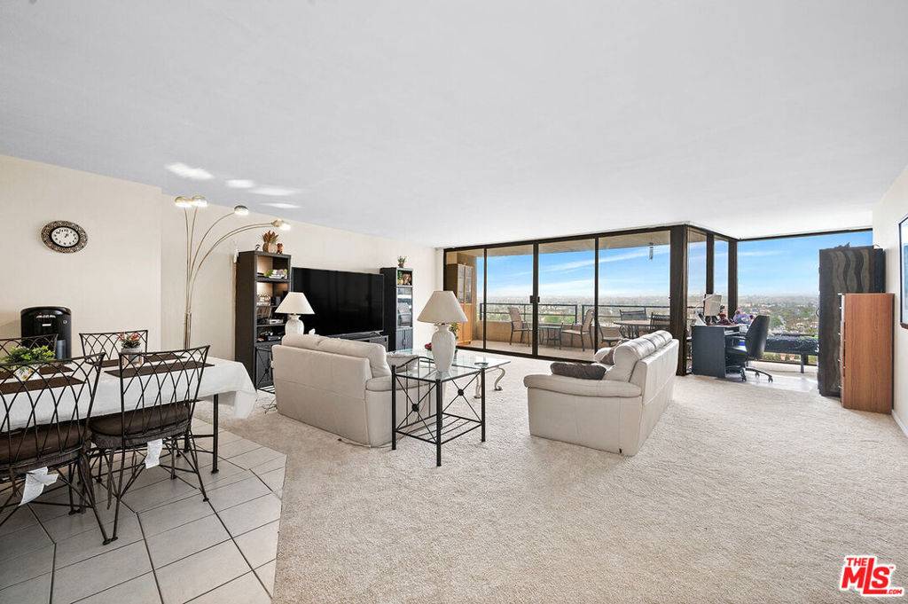 Marina Del Rey, CA 90292,4265 Marina City DR #917