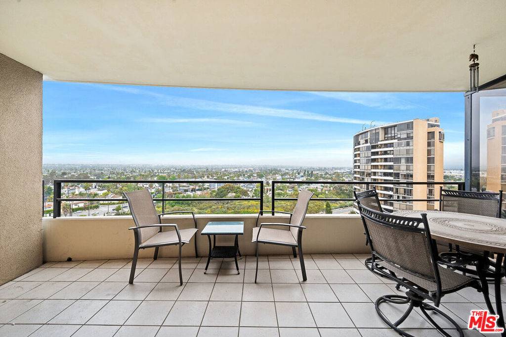 Marina Del Rey, CA 90292,4265 Marina City DR #917