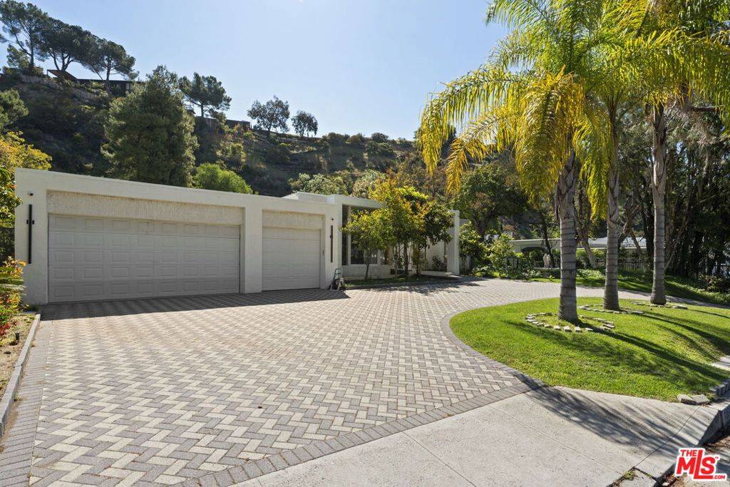 Beverly Hills, CA 90210,1860 Loma Vista DR