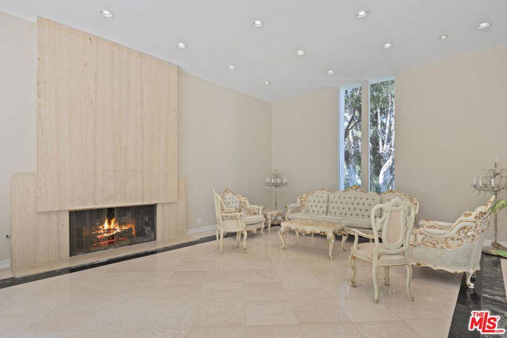 Beverly Hills, CA 90210,1860 Loma Vista DR