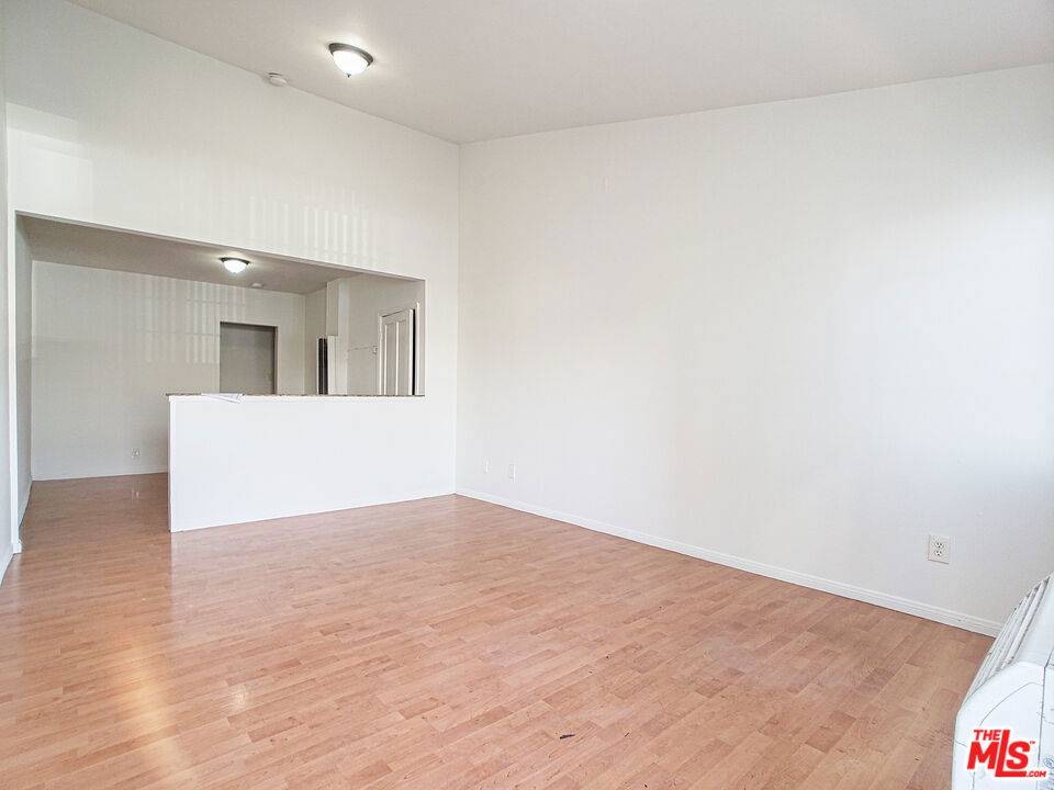 Los Angeles, CA 90006,3290 San Marino ST