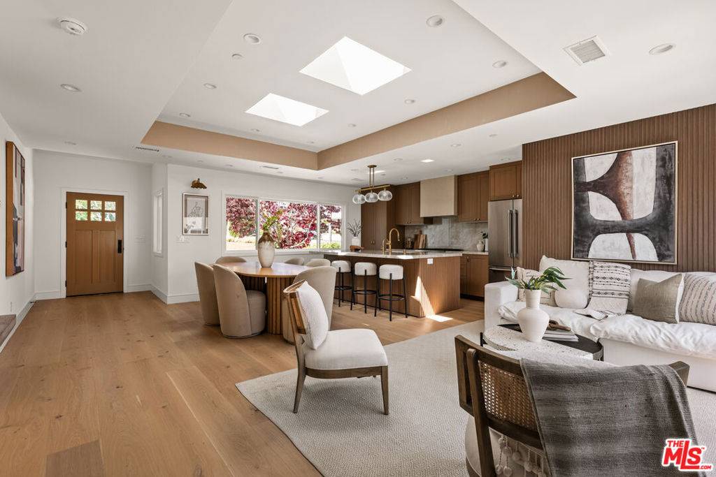 Los Angeles, CA 90045,6436 W 80th PL