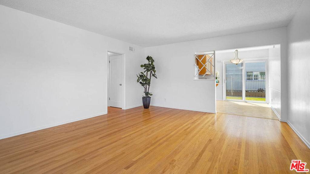 Los Angeles, CA 90056,5320 W 57th ST