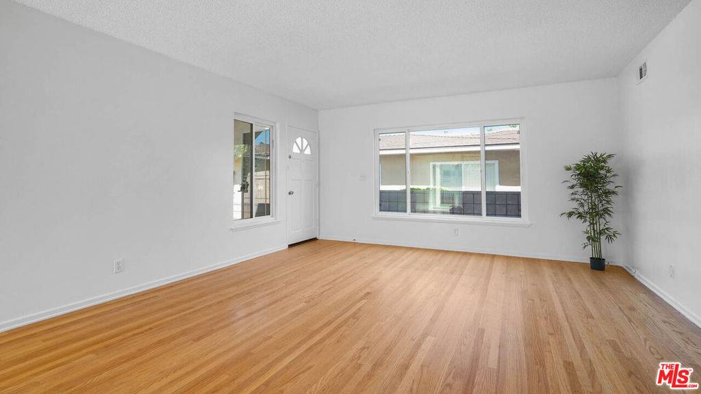 Los Angeles, CA 90056,5320 W 57th ST