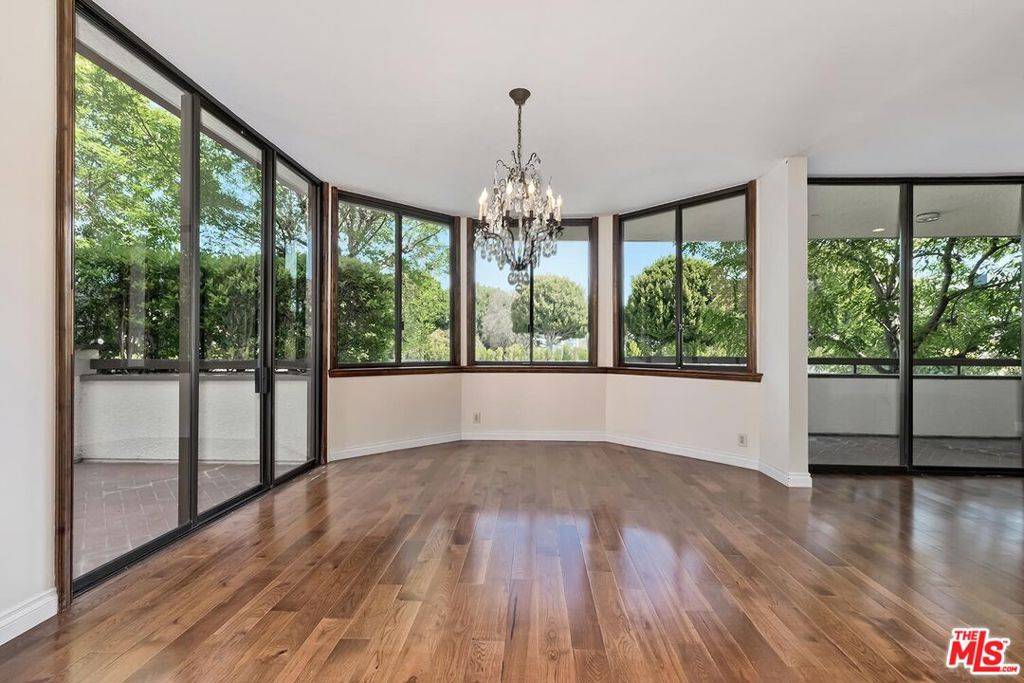 Beverly Hills, CA 90211,300 N Swall DR #106