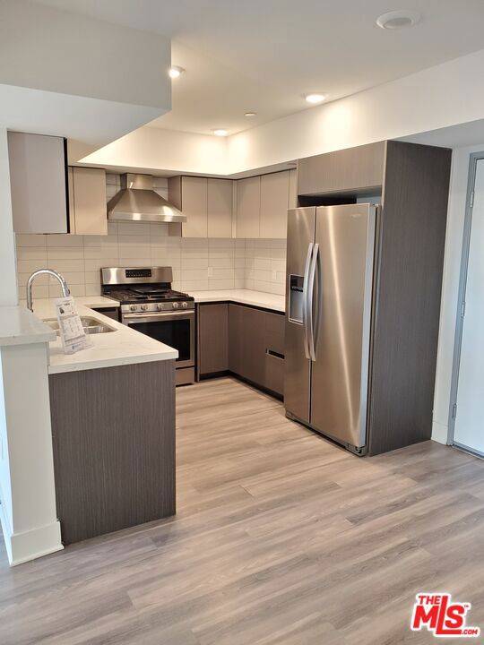 Los Angeles, CA 90004,5030 Rosewood AVE #402