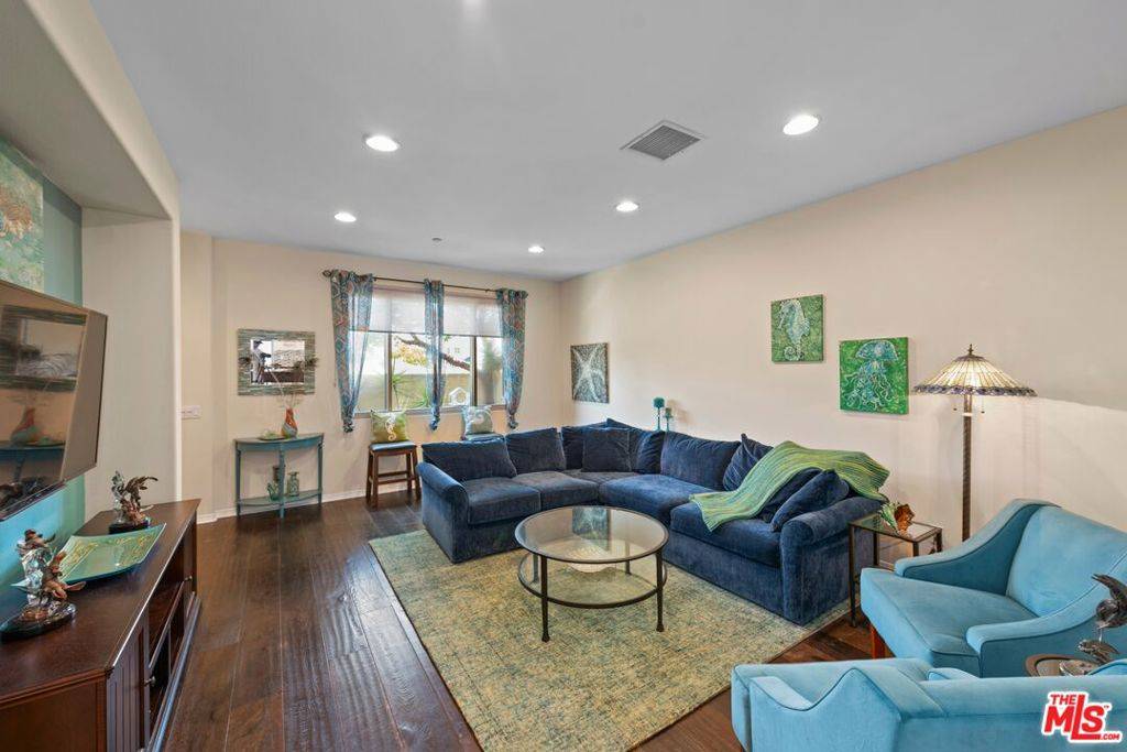 El Segundo, CA 90245,616 W Imperial AVE #2