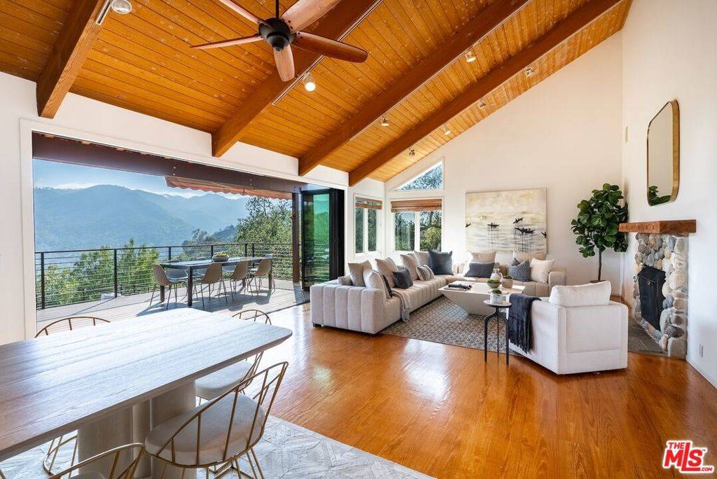 Topanga, CA 90290,21338 Colina DR