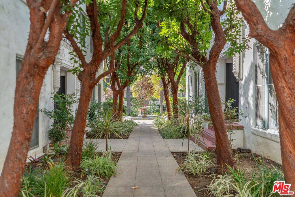 Los Angeles, CA 90046,1250 N Harper AVE #302